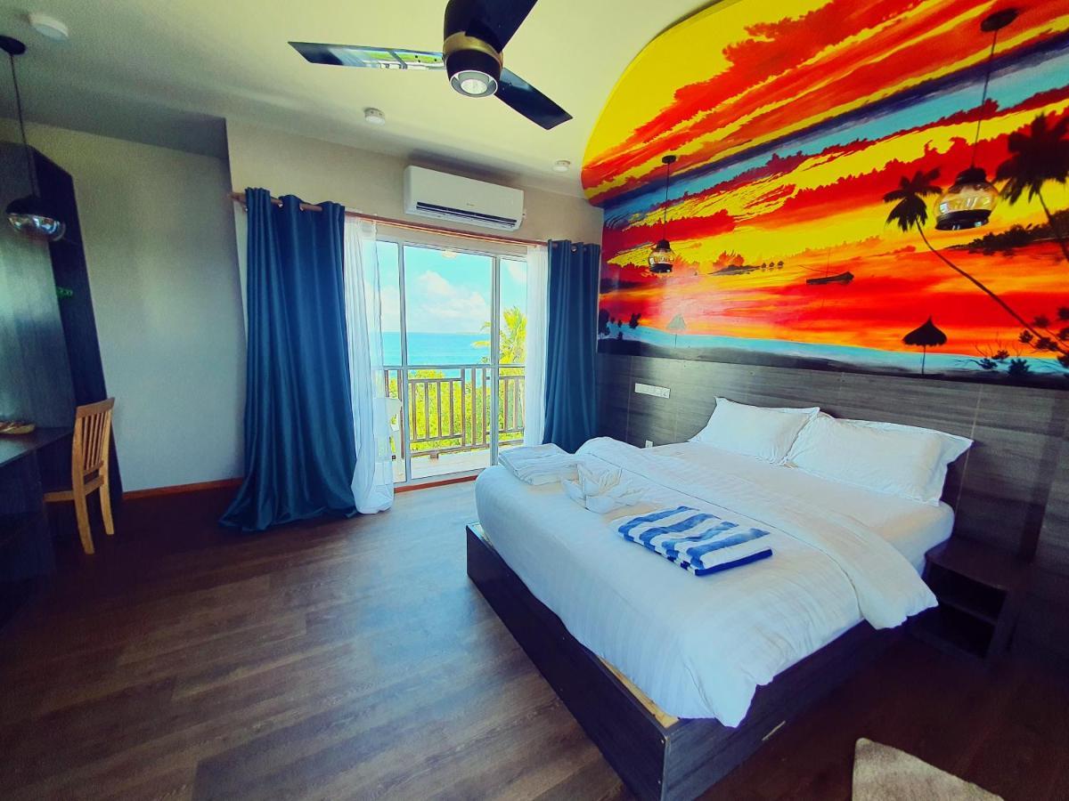 Ukulhas Villa Beach Hotel Exterior photo